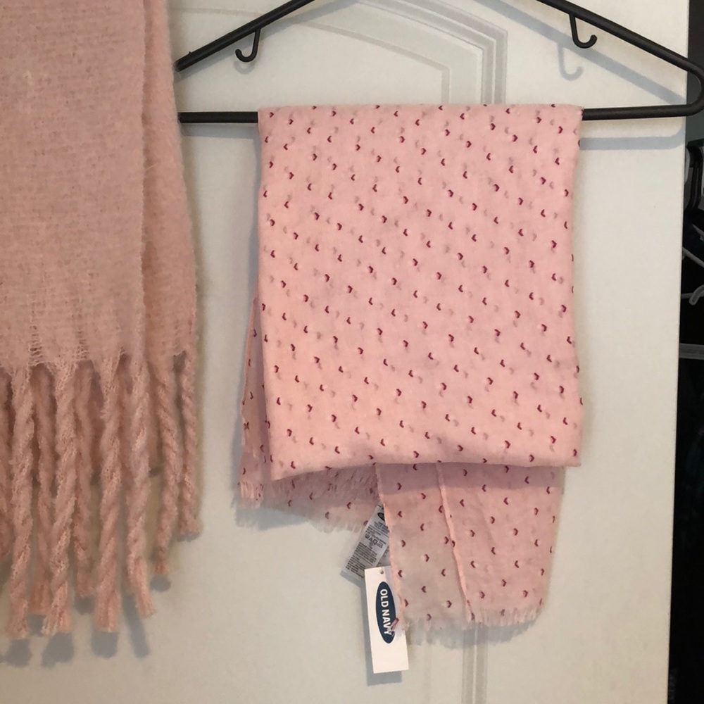 Pink lightweight pattern scarf